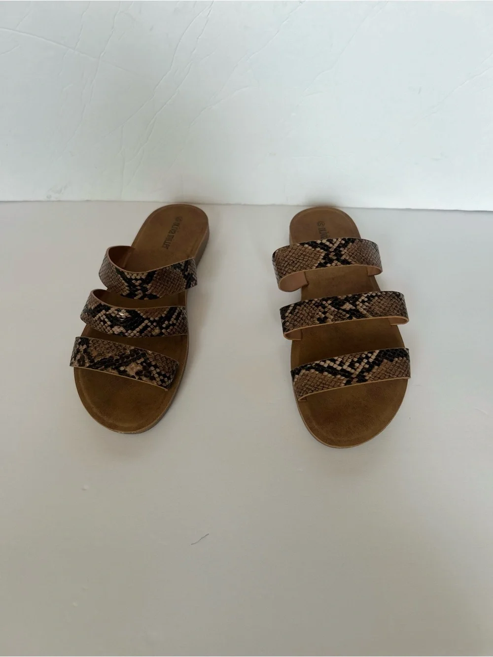Olivia Miller Globe Trotting Sandals in Brown Snakeskin  Size 10